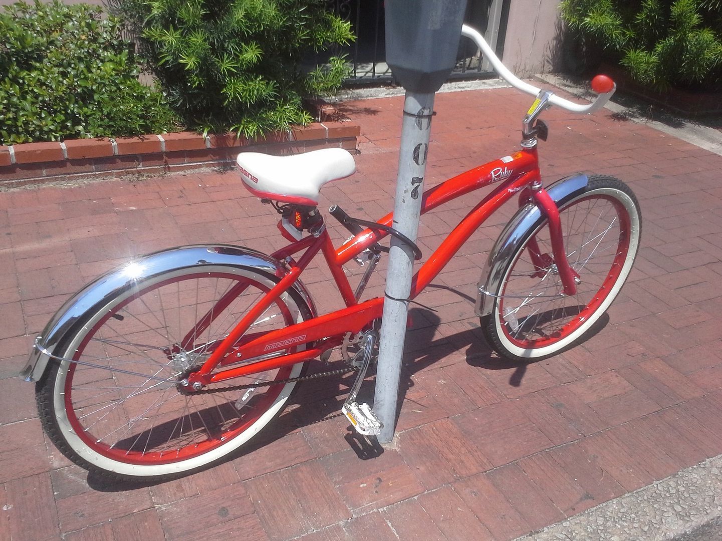 magna ruby beach cruiser