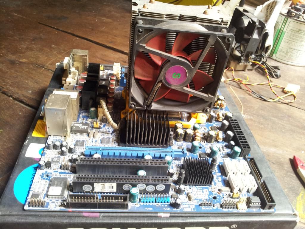 Cần bán bộ Combo AMD và thùng kiếng dày 10 ly có cửa